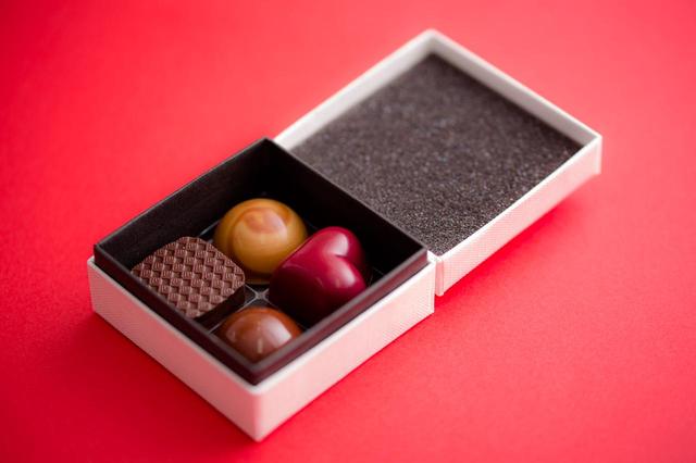 画像: Bon Bon Chocolat Assortiment 4P(ボンボンショコラ 4個入り) ¥1,100