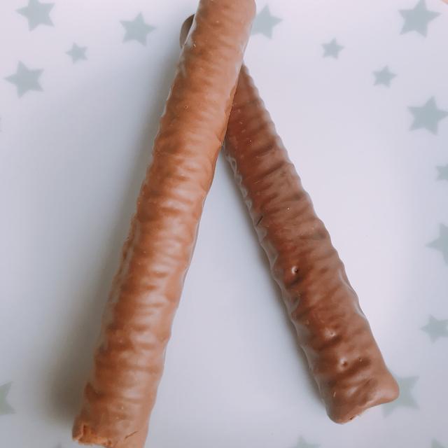 画像: (左)ミルクチョコレート(右)セミスウィートチョコレート
