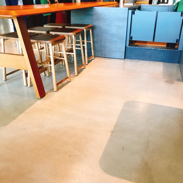 画像: ストレスフリーな広々とした通路。