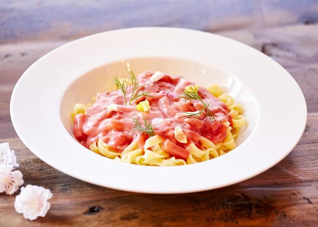 画像: SPRING FETTUCCINE WITH BEET SAUCE ビーツソースのスプリングフェットチーネ 1,200円(税込)