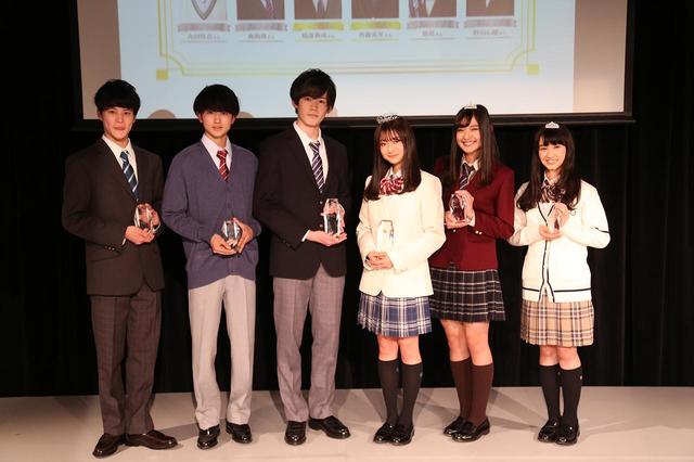 画像: (写真左から) ・男子準グランプリ:丸田怜音(愛知県出身、中学2年) ・男子準グランプリ:森海哉(千葉県出身、高校2年) ・男子グランプリ:織部典成(大阪府出身、高校2年) ・女子グランプリ:齊藤英里(千葉県出身、高校2年) ・女子準グランプリ:悠花(福岡県出身、高校2年) ・女子準グランプリ:野田心優(東京都出身、中学2年)