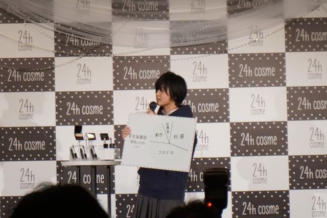 画像: 散歩が好きだと話す平手友梨奈さん。