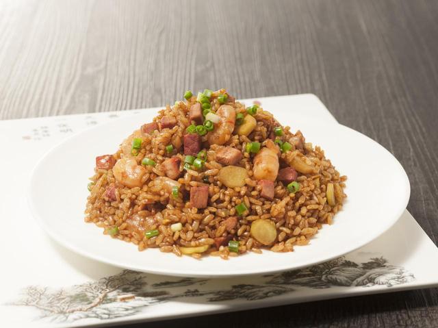画像: 「中国たまり醤油の香味炒飯」1,200円 女性に大人気の香ばしい炒飯。クセになる美味しさです。