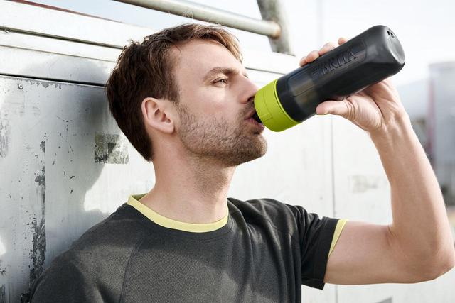画像3: スクイーズタイプのボトルでゴクゴク飲める!浄水フィルター付きボトル「fill&go Active」登場