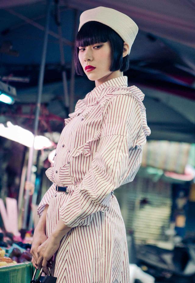 画像: MADEMOISELLE YULIA(マドモアゼル・ユリア) シンガー / DJ / Designer IMG JAPAN 所属 10代からDJを始める。ジャンルに囚われないオリジナルな選曲やパフォーマンス、ファッションセンスにより現在活動の幅はDJ、シンガー、自身のブランドGIZAのデザイナー、モデル、コラム執筆やアワードの審査員等多岐に渡る。 拠点は東京に置いているものの、活動範囲は全世界に及ぶ。パリを始めとする全世界でのファッションウィーク、著名ブランドやショップでのDJやライブ等でも活動。これまでに3枚のMIX CDと2枚のオリジナルアルバムをUNVERSAL MUSICより発表。 最近ではシャネルやステラマッカートニー、グッチ、H&Mのグローバルキャンペーンにも起用され、2015年にはBoF500に選出される。 2016 S/Sからは自身初となる洋服のブランド”GROWING PAINS”を開始。 現在BSジャパンで放送中のファッション通信のアンバサダーを務める。 OFFICIAL WEBSITE http://yulia.tokyo/ Instagram https://www.instagram.com/MADEMOISELLE_YULIA/ Twitter https://twitter.com/MLLE_YULIA