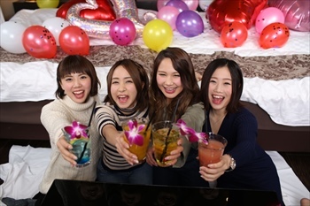 画像6: この時期だからこそ！"ナイトプール気分！"でインスタ映え体験はいかが？