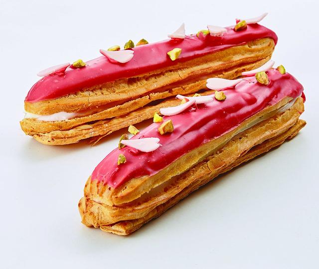 画像: エクレア生地に桜クリームをサンド。カリカリ食感に仕上げました。 【近鉄限定】<ケントハウス>桜エクレア 291円
