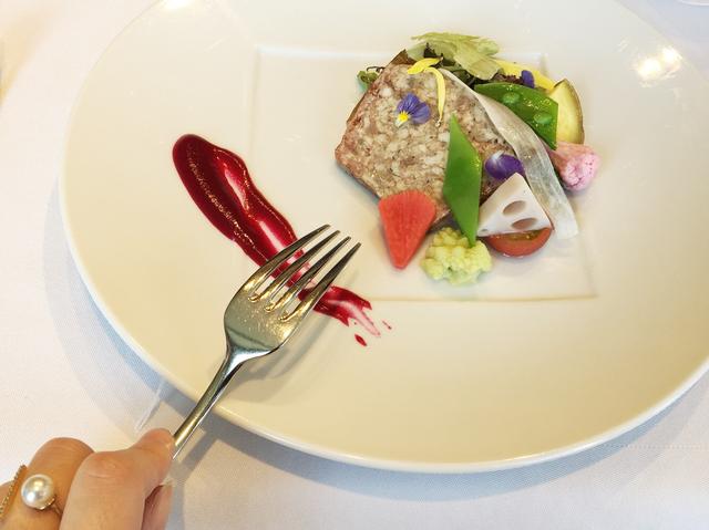 画像1: 食事や夜景も綺麗に撮れる旅の強い味方