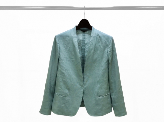 画像: ノーカラージャケット （5～11号）￥42,120、（13～17号）￥43,200　＊全て税込　カラー：亜麻、ミント