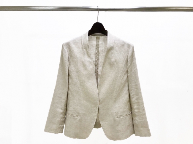 画像: ノーカラージャケット （5～11号）￥42,120、（13～17号）￥43,200　＊全て税込 カラー：亜麻、ミント