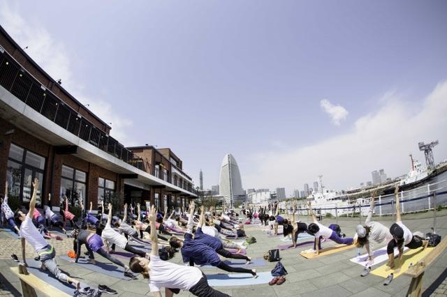 画像3: 春の潮風を感じながらヨガでデトックス!「MARINE YOGA Spring 2018」開催