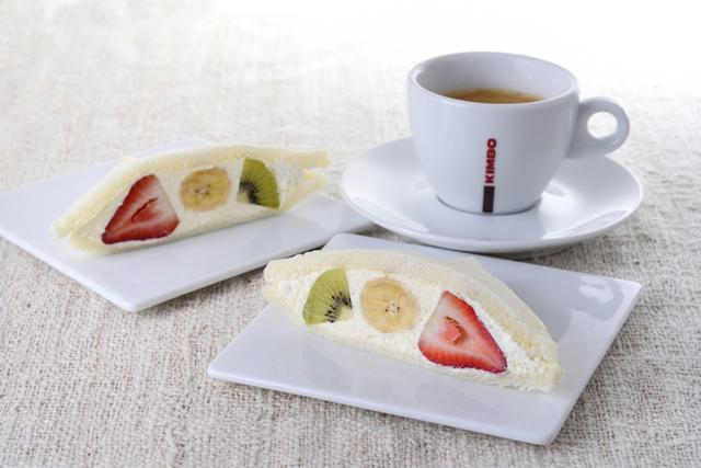 画像: もとやのフルーツサンド350円 コーヒー200円
