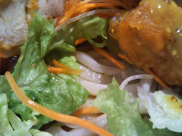 画像2: ハニーマスタードチキンサラダうどんのお味は?