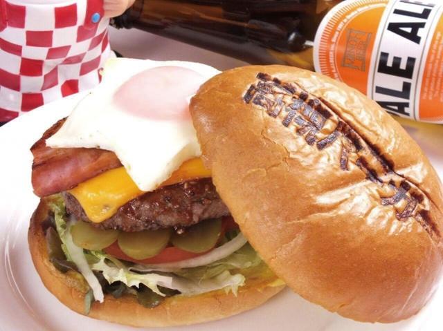 画像: <ティーズスターダイナー>(大阪) バーガーEXPO2018優勝店! 長時間熟成で焼き上げられた「サクふわ」の特注バンズ! 高槻スペシャルバーガー(1個)税込1,000円 ※各日限定数50