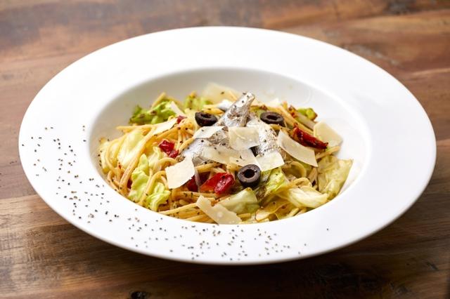 画像: REFRESHING HERB & OIL SARDINE PASTA リフレッシュハーブとオイルサーディンのパスタ 1,200 円(税込)