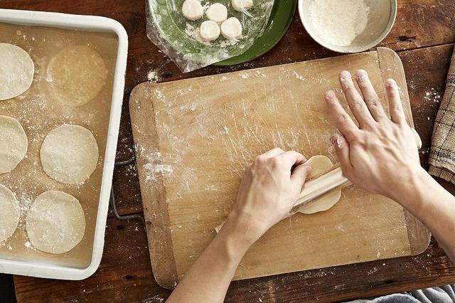 画像1: 作って楽しい、食べておいしい! 粉から始める餃子