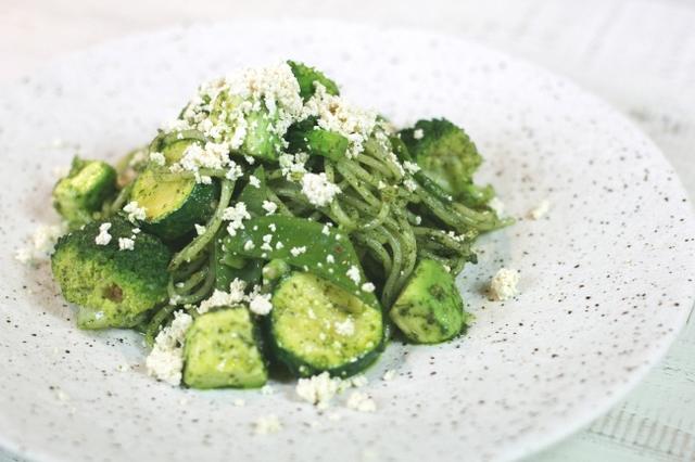 画像: ■自家製ヴィーガンカッテージチーズと季節野菜のジェノベーゼ GREENパスタ 1,380円(税抜) ※ヴィーガン ※グルテンフリー変更可能