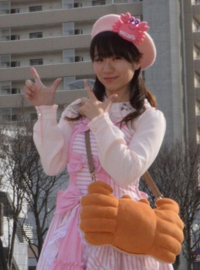 画像: 源氏パイやかにぱんで有名な三立製菓の望月沙枝子さん(かにぱんお姉さん)によるかにぱん教室。話題のかにぱんお姉さんとかにぱんを色々な形にちぎって楽しく食べよう! 開催日:4月28日(土) 時間:12:00~、12:45~、13:30~ ※各回30分、定員20名(予約優先) 予約方法:電話にてお申込ください。055-972-0084
