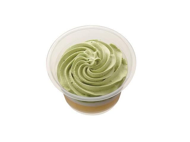 画像: 抹茶クリームたっぷりプリン 本体価格100円(税込108円) 優しい甘味のプリンにミルクムースを重ね、抹茶がほのかに香る、抹茶の苦味と クリームの甘さのバランスが良いホイップを盛りつけました。