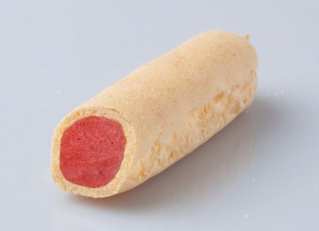 画像: ストロベリー味 甘酸っぱいいちごシャーベットとシュー生地の爽やかな味わい。
