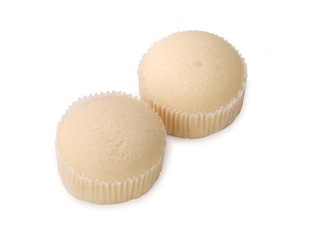 画像: ■VLバニラヨーグルト蒸しケーキ 2個入 本体価格:100円(税込108円) しっとりとスチームしたヨーグルト風味の蒸しケーキに、バニラヨーグルトクリームを 注入した菓子パンです。冷しても美味しく召し上がっていただけます。 ※フルーツは使用していません ※関東エリア限定販売です