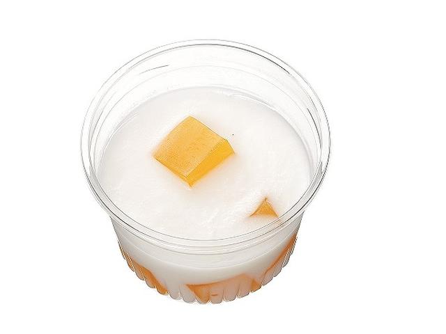 画像: ■オレンジゼリー&ヨーグルトプリン 本体価格100円(税込108円) なめらかな食感に仕上げたヨーグルトプリンの中に、酸味の利いたオレンジゼリーの ダイスカットを入れました。さっぱり食べられるカップデザートです。