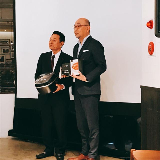 画像: (左)タイガー魔法瓶株式会社 常務取締役 和田隆弘氏、(右)RIZAP 株式会社 取締役 高谷成夫