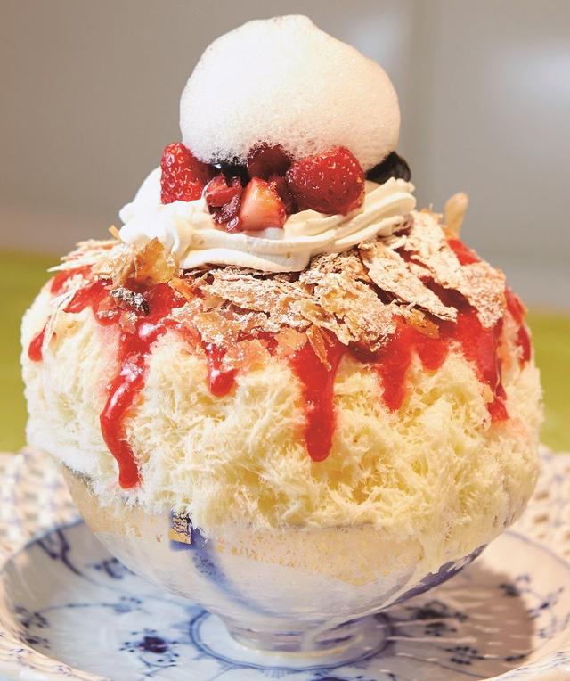 画像: 近鉄奈良 <氷匠ル・クレール> ベリーベリーミルフィーユ 1,501円 【1時間あたり限定数10】 ※各日14:00~15:00は販売を休止させていただきます。 百貨店初登場 / 実演