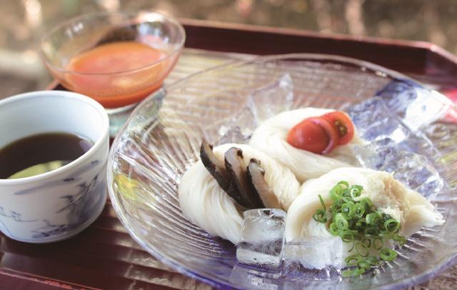 画像: 近鉄桜井 <池利三輪素麺茶屋 千寿亭> 冷やしそうめん つけ汁2種付 (トマト・かつおしいたけ) 864円 近鉄本店初登場 イートイン