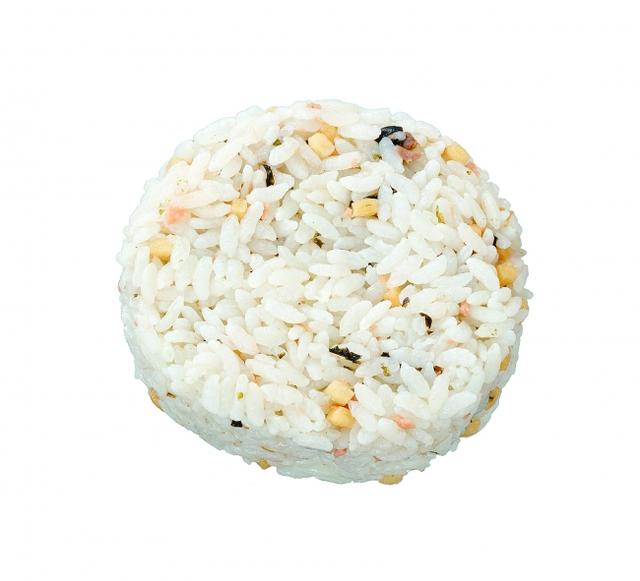 画像: ■鮭茶づけ風おにぎり 本体価格100円(税込108円) 「さけ茶づけ」の味わいを再現した風味豊かなおにぎりです。