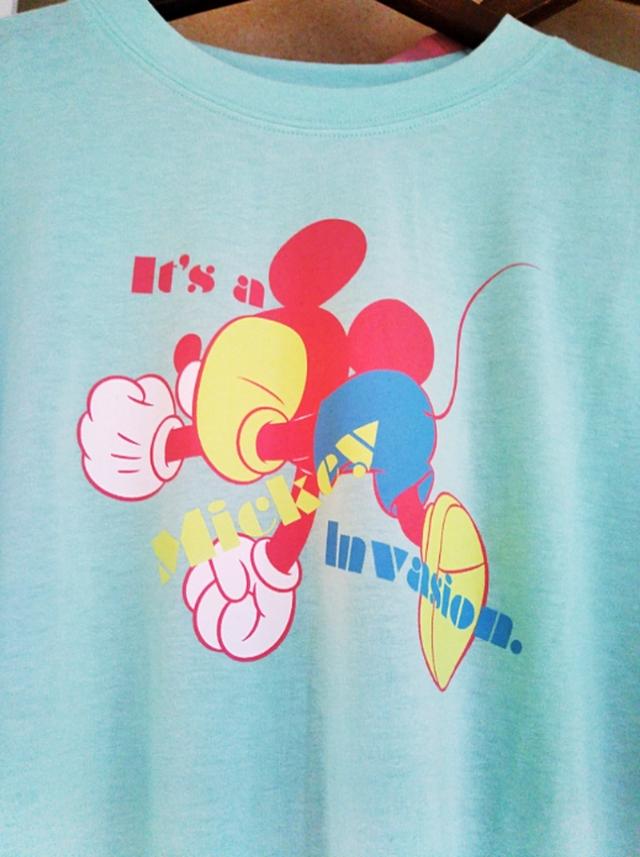 画像: ミッキーTシャツ M・Lサイズ/2,900円 (税抜) ミッキーの後ろ姿、お尻が可愛いポップなデザインになっています。