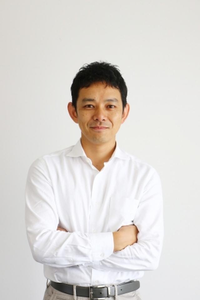 画像: 著:水野仁輔(みずの じんすけ) AIR SPICE代表。1999年以来、カレー専門の出張料理人として全国各地で活動。カレーに関する著書は45冊以上。「カレーの学校」で講師を務め、フードトラック「カレーの車」を走らせている。現在は、本格カレーのレシピつきスパイスセットを定期頒布するサービス「AIR SPICE」を運営中。