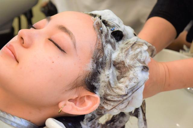画像2: ◆モデルさんが実際にシャンプー体験を行いました!