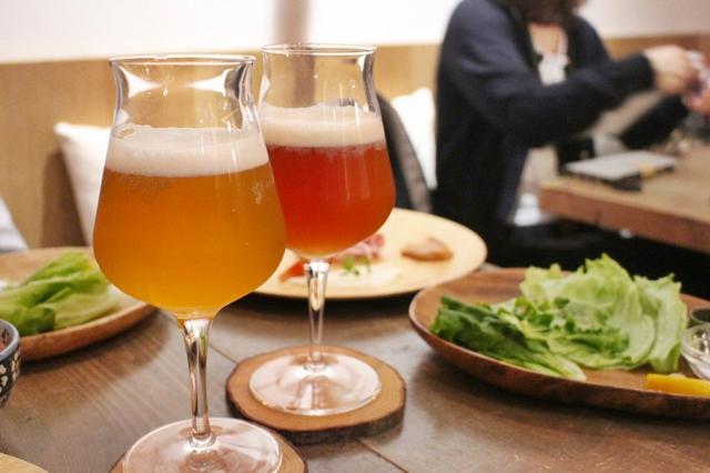 画像: チキンと合わせて飲みたいクラフトビールは、地元川崎のビール『ブリマー・ブルーイング株式会社』のクラフトビール、ペールエール、ゴールデンエールなど常時5種類を用意。