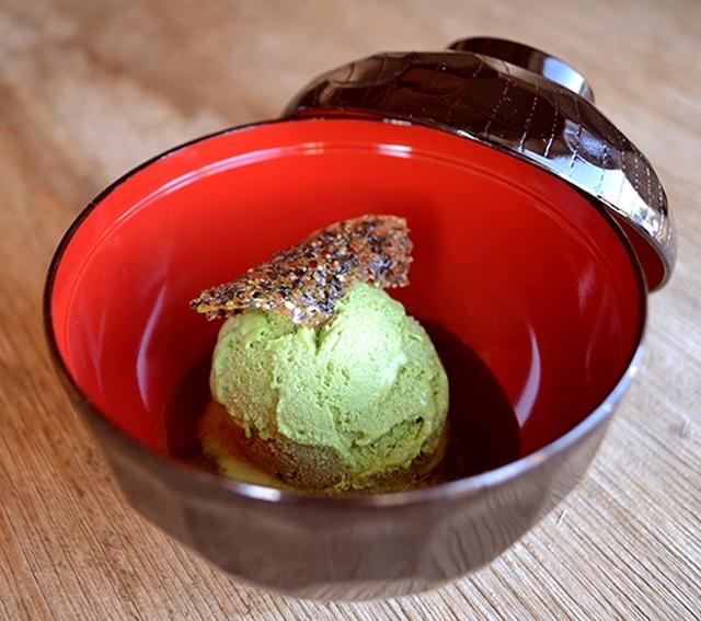 画像: 椀物 季節に合わせたおすすめのアイスクリームとスイーツソースをパティシエがチョイス! タマゴヤーキを最後までおいしく楽しむことが出来ます。