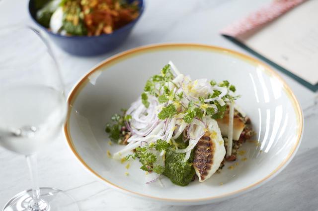 画像: 鯛のロースト、グリーンソース w/ そばの実、タブーリ、赤タマネギのサラダ Roast snapper, buckwheat tabbouleh, green harissa,kohlrabi and red onion salad LUNCH, DINNER ¥2,400