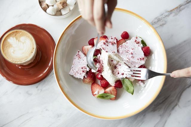 画像: bills イートン・メス – ベリー、ラズベリーメレンゲ、マスカルポーネクリーム bills eton mess ¥1,000