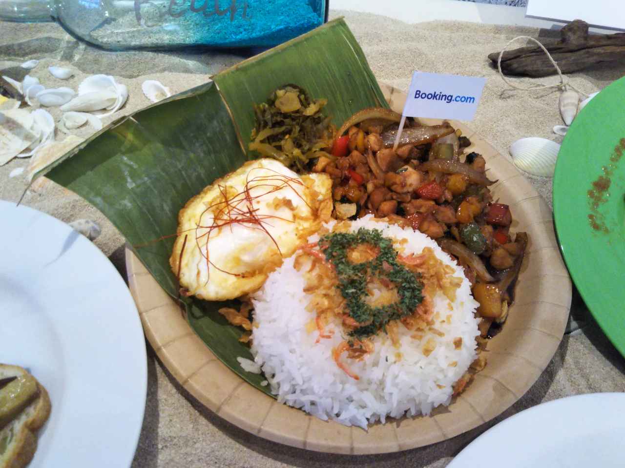 画像: タイ：本格タイ屋台のパクチーガパオライス／1200円（税込）