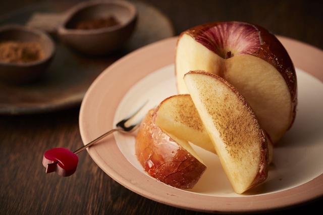 画像: その3、りんごの品種による味の違いを楽しみながら2種類のりんご飴食べ比べ