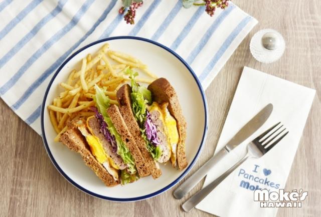 画像: 【ハワイで人気】絶品燻製ツナとたっぷり野菜の「やみつきスモークツナサンド」が「モケス ハワイ中目黒店」に新登場!