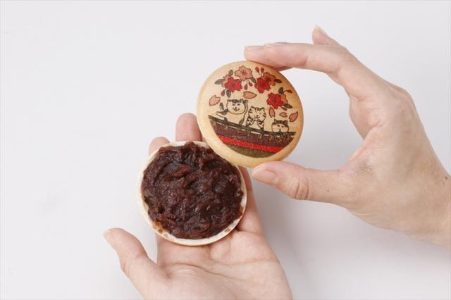 画像: 別添えのあんこは北海道小豆を使用しており、上品な甘みで、もなかとの相性も抜群! 見た目にも味にもとことんこだわったオリジナルもなかです。