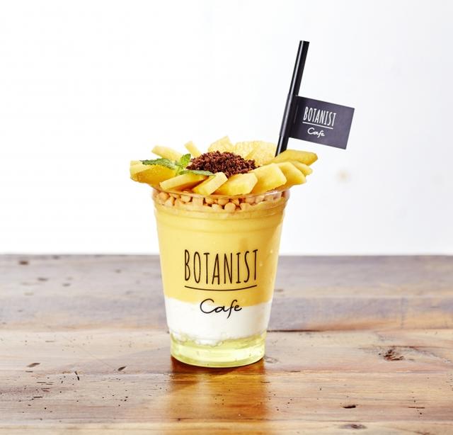 画像: SMOOTHIE BONBON PINEAPPLE x LEMON パイナップル× レモン 1,000 円(税込) 夏バテにぴったりなレモンゼリー、ココナッツホイップクリーム、パイナップルのスムージーを三層に。キャラメル風味のビスケットにホイップクリームをのせ、フレッシュなパイナップルとチョコクランチ、ミントでひまわりのように。