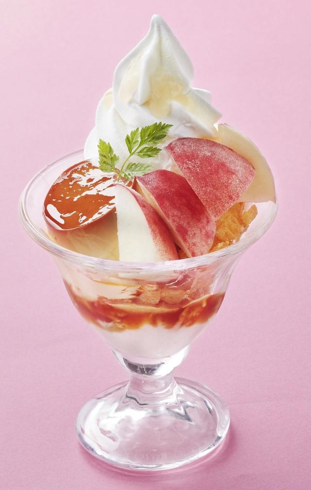 画像: 自家製プリンと白桃のサンデー 599円