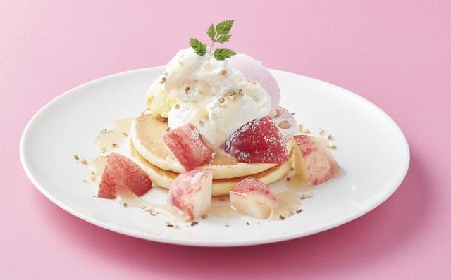 画像: ふわふわマスカルポーネムースと白桃のパンケーキ 799円