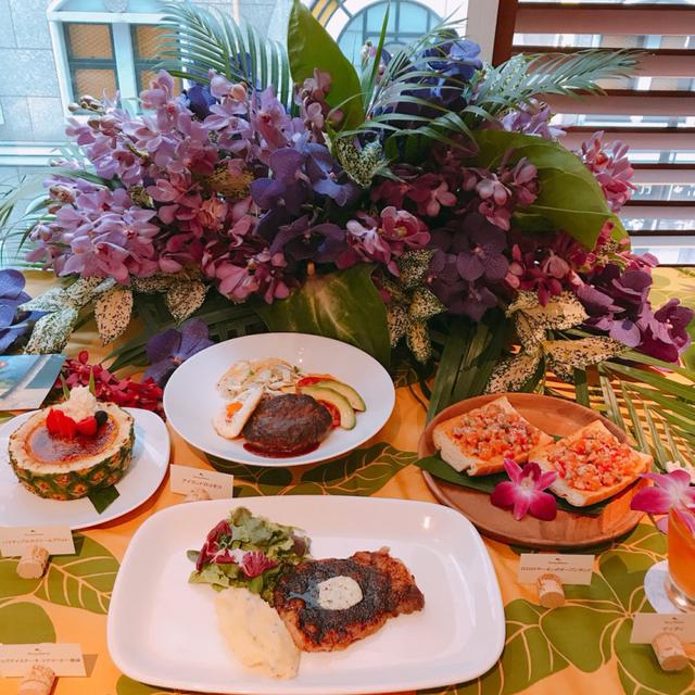 画像: *リブアイステーキ¥3,520- *アイランドロコモコ¥1,600- *パイナップルのクリームブリュレ¥1,700- *ココナッツクラウドマティーニ¥1,200- *マイタイ¥1,100- *バージンマイタイ¥850-