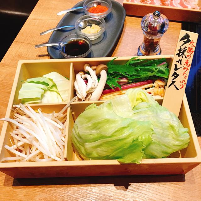 画像: キャベツ、夕採れレタス、シメジ、味エノキ、赤軸水菜