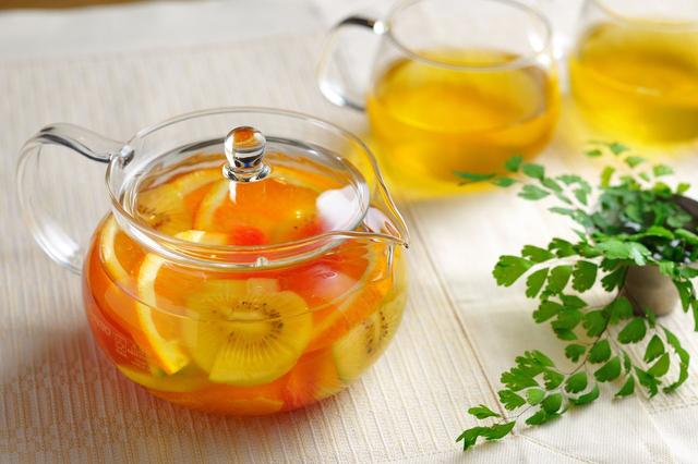 画像: お目覚めの「果実茶(フルーティ)」登場
