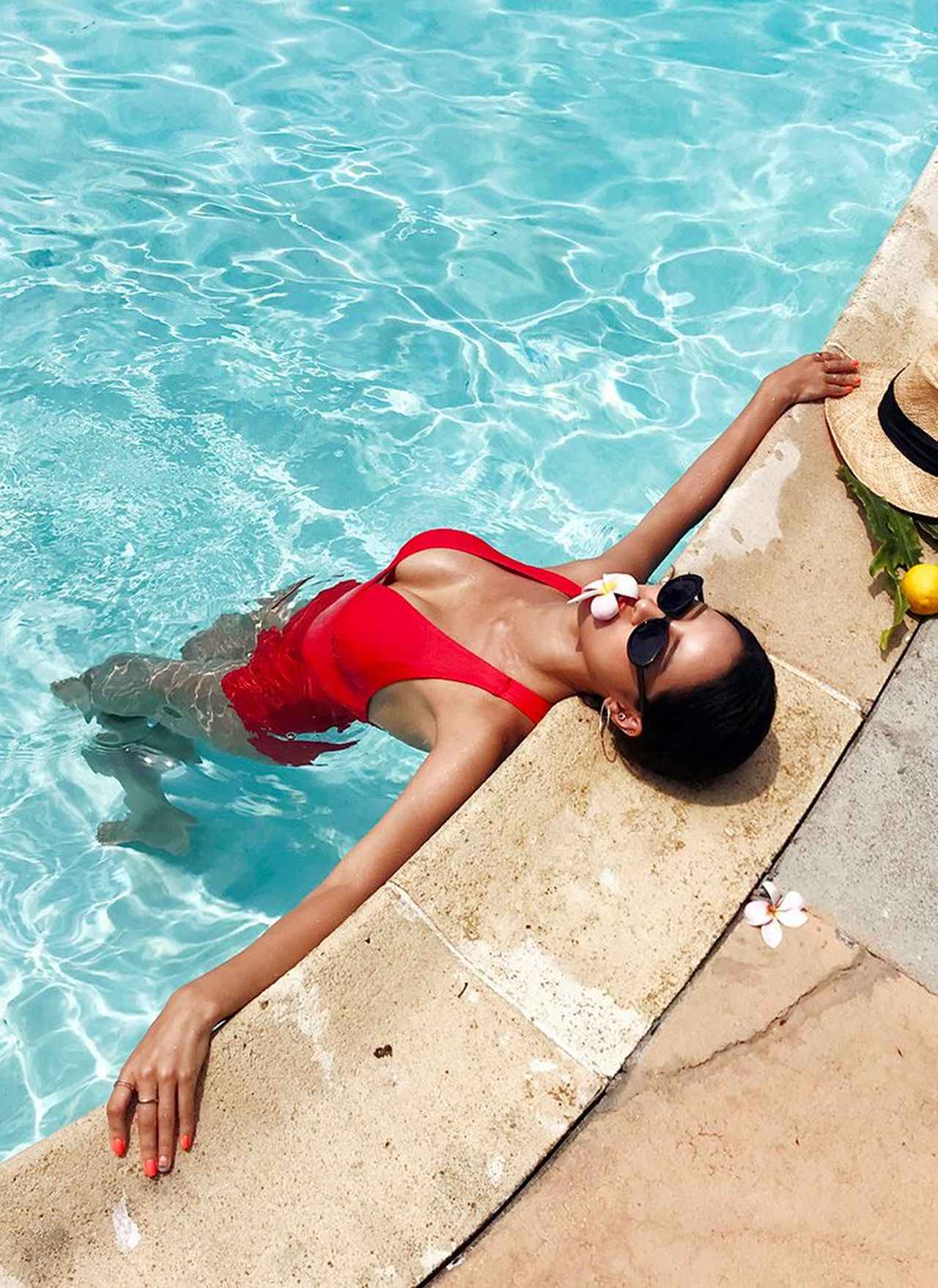 画像: Vネックバッククロスモノキニ　5,520円(税抜)