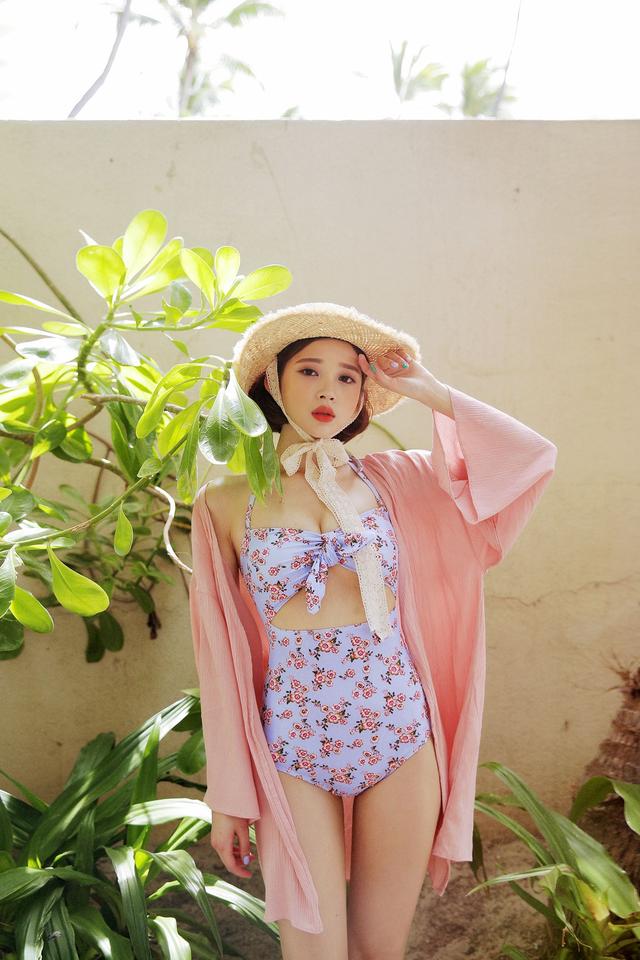 画像: 2WAYフローラルフロントタイモノキニ 4,590円(税抜)