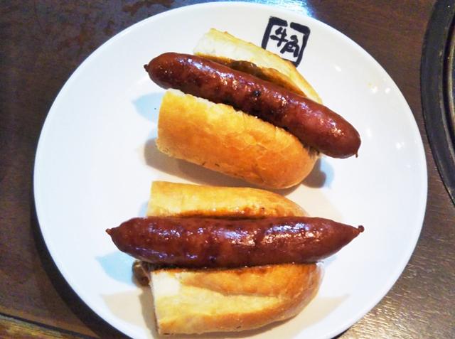 画像: 「ピリ辛!メキシカン牛タンドック」600円(税抜)